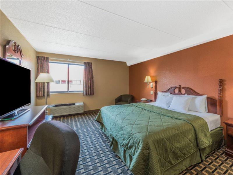 Days Inn By Wyndham Hurstbourne Λούισβιλ Εξωτερικό φωτογραφία