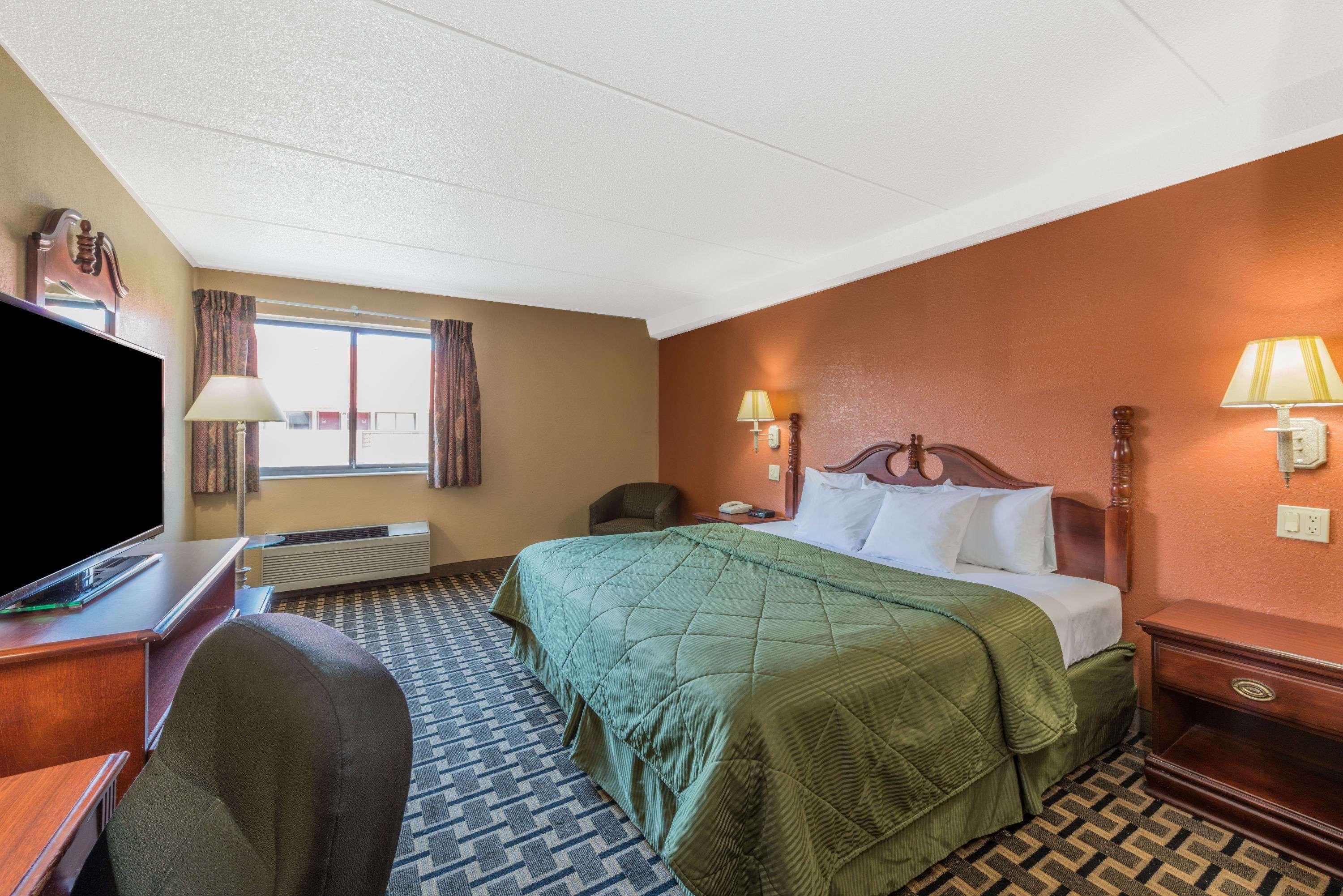 Days Inn By Wyndham Hurstbourne Λούισβιλ Εξωτερικό φωτογραφία