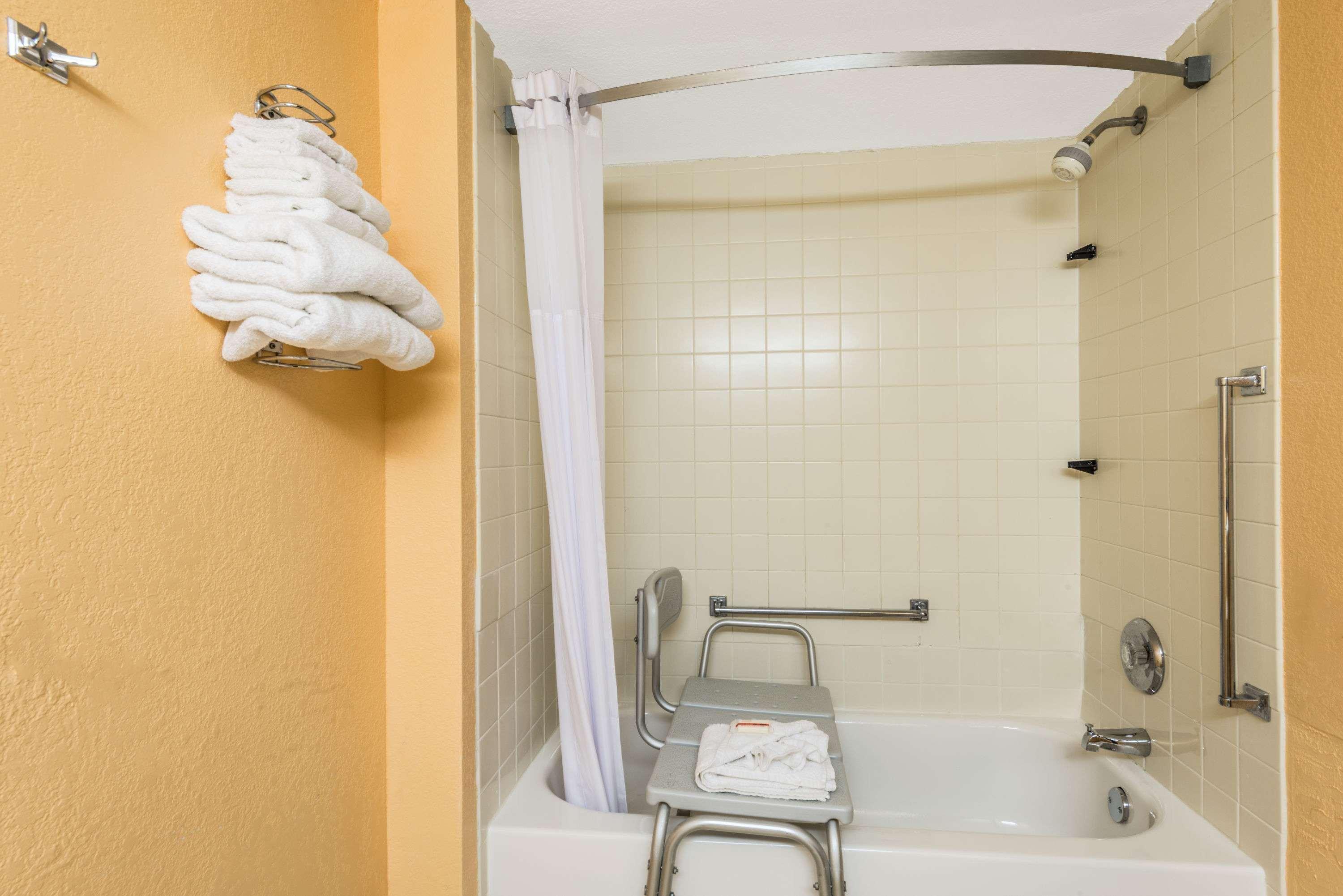 Days Inn By Wyndham Hurstbourne Λούισβιλ Εξωτερικό φωτογραφία