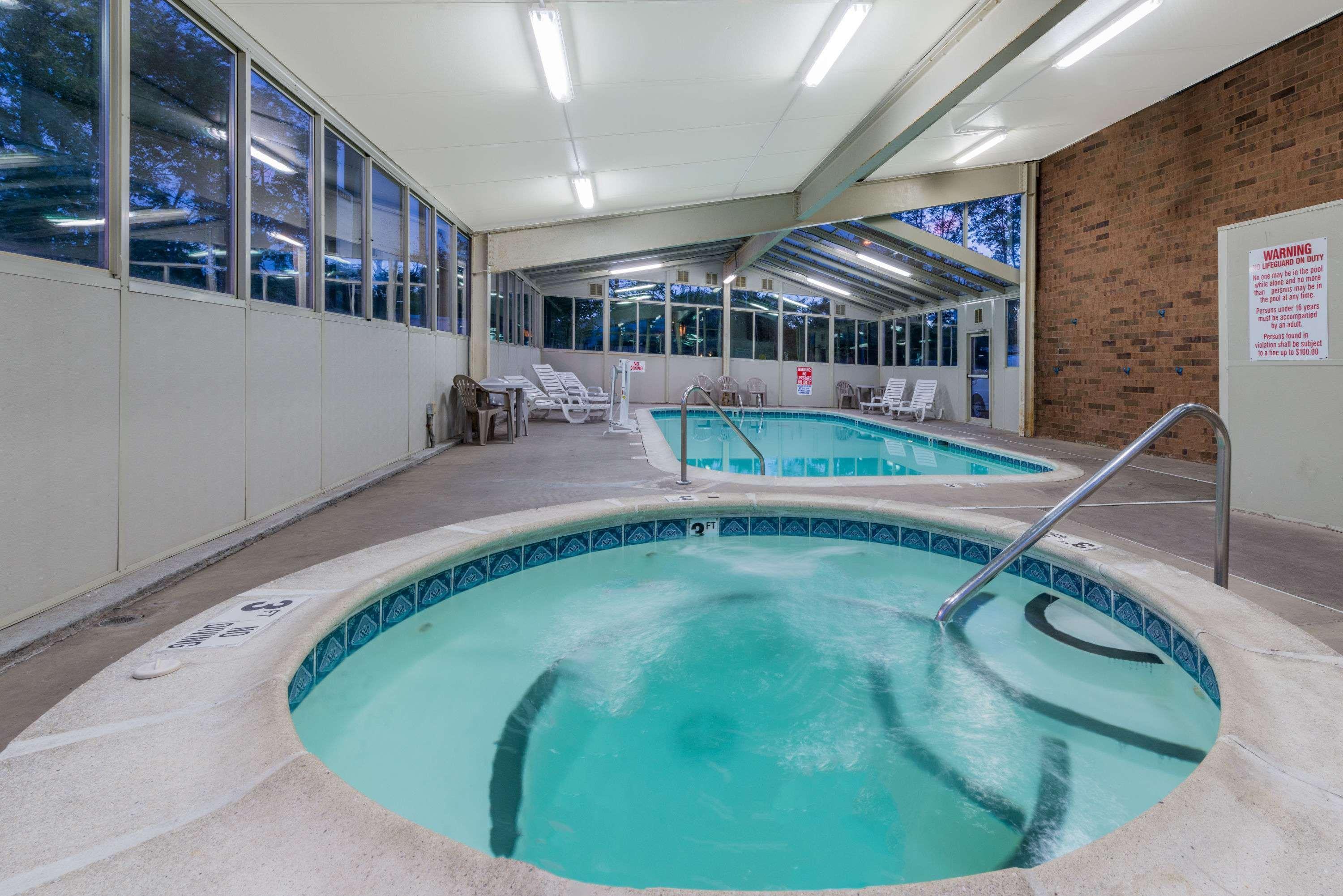 Days Inn By Wyndham Hurstbourne Λούισβιλ Εξωτερικό φωτογραφία
